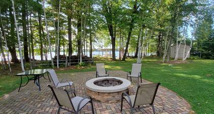 Sunset Cove on the beautiful Catfish Lake in Eagle River is waiting for you!