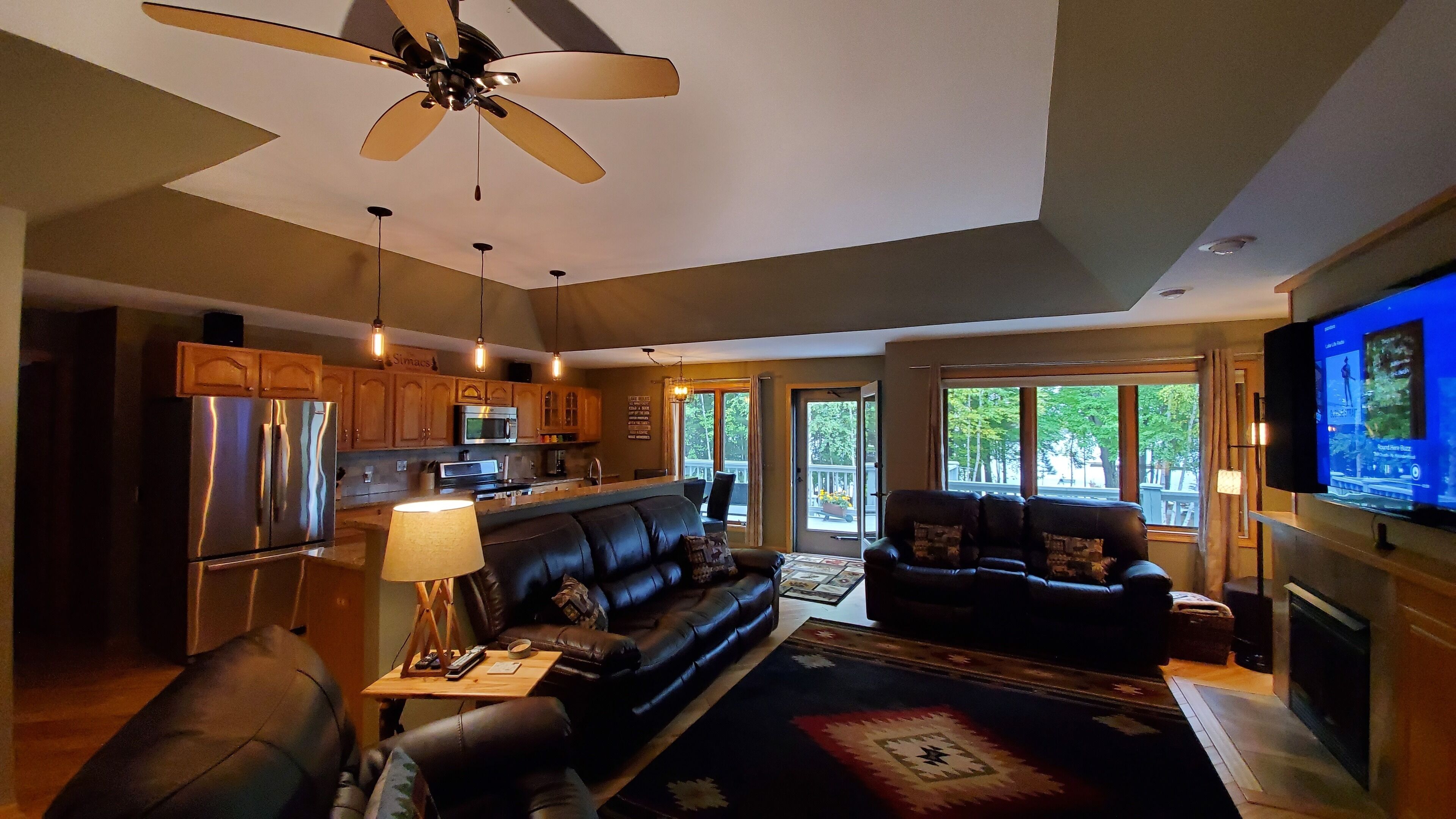 Sunset Cove on the beautiful Catfish Lake in Eagle River is waiting for you! 