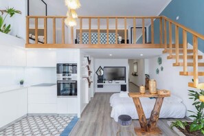 5 habitaciones, tabla de planchar con plancha, wifi y ropa de cama