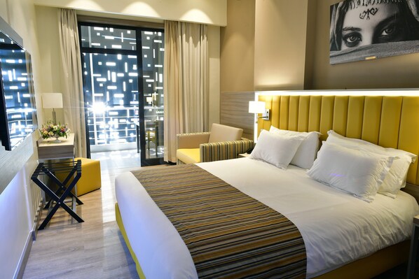 Business Suite | Free minibar items, in-room safe, individually decorated, desk - Naya (Algiers)