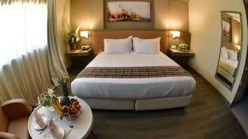 Chambre Simple Affaires | Mini-bar avec articles gratuits, coffres-forts dans les chambres