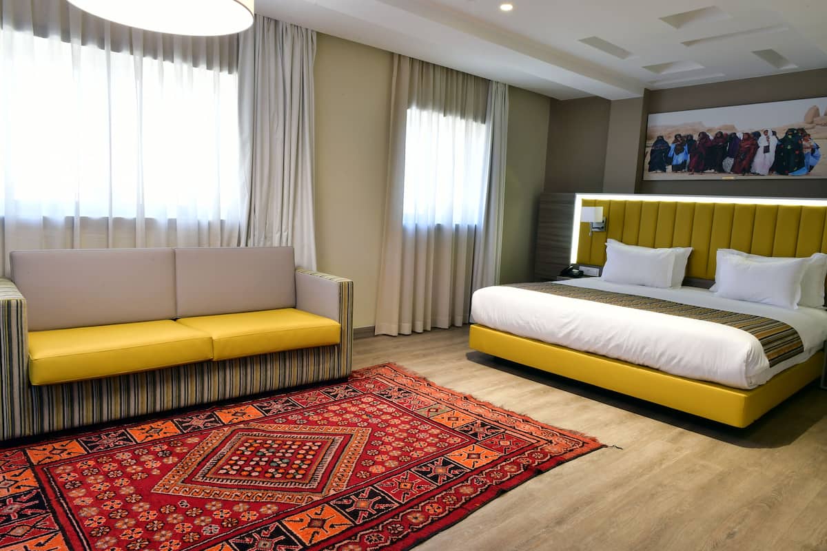 Business Suite | 1 bedroom, free minibar items, in-room safe, individually decorated