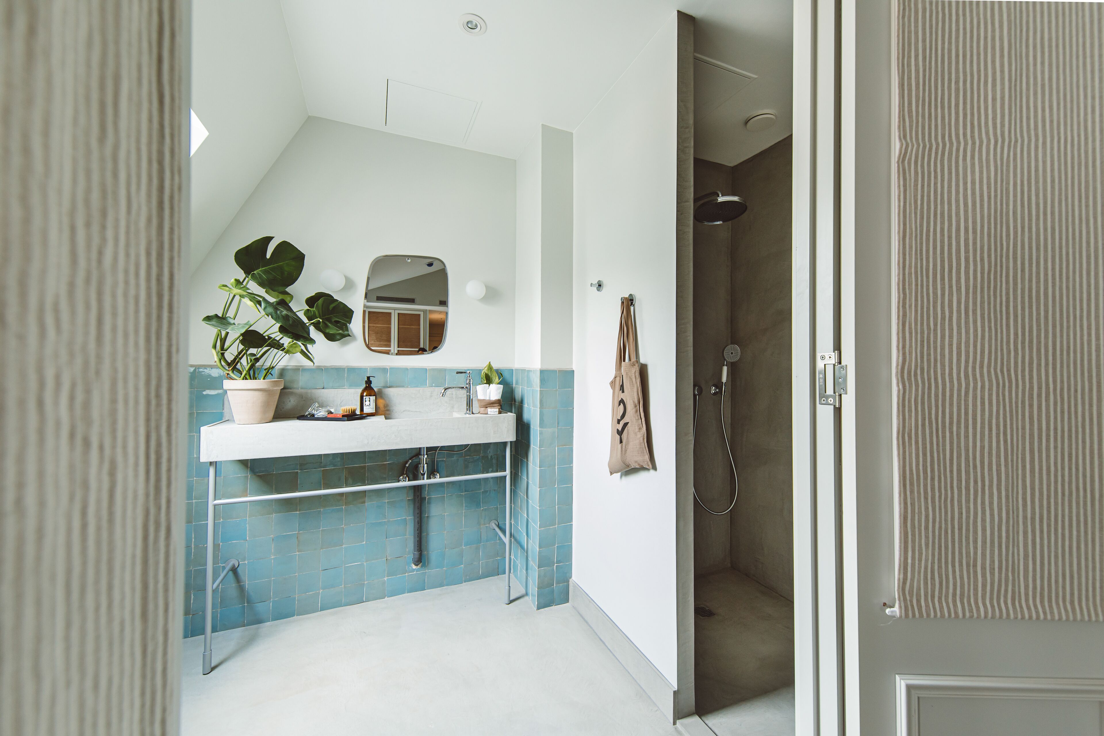 superior room, 1 queen bed (retreat hoy) | bathroom shower