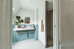 Superior Room, 1 Queen Bed (Retreat Hoy) | Bathroom shower - Hoy Paris - Home of YOGA (Paris)