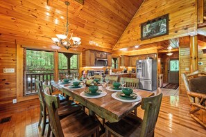 Dining - AMAZING Game Room, Hot Tub, Gatlinburg, Private (Gatlinburg)