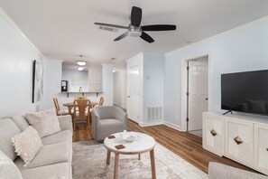 Smart TV - Ole Miss Oasis in Oxford (Oxford)