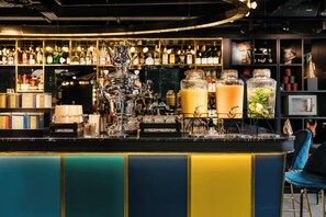 Desayuno buffet diario (GBP 20 por persona)