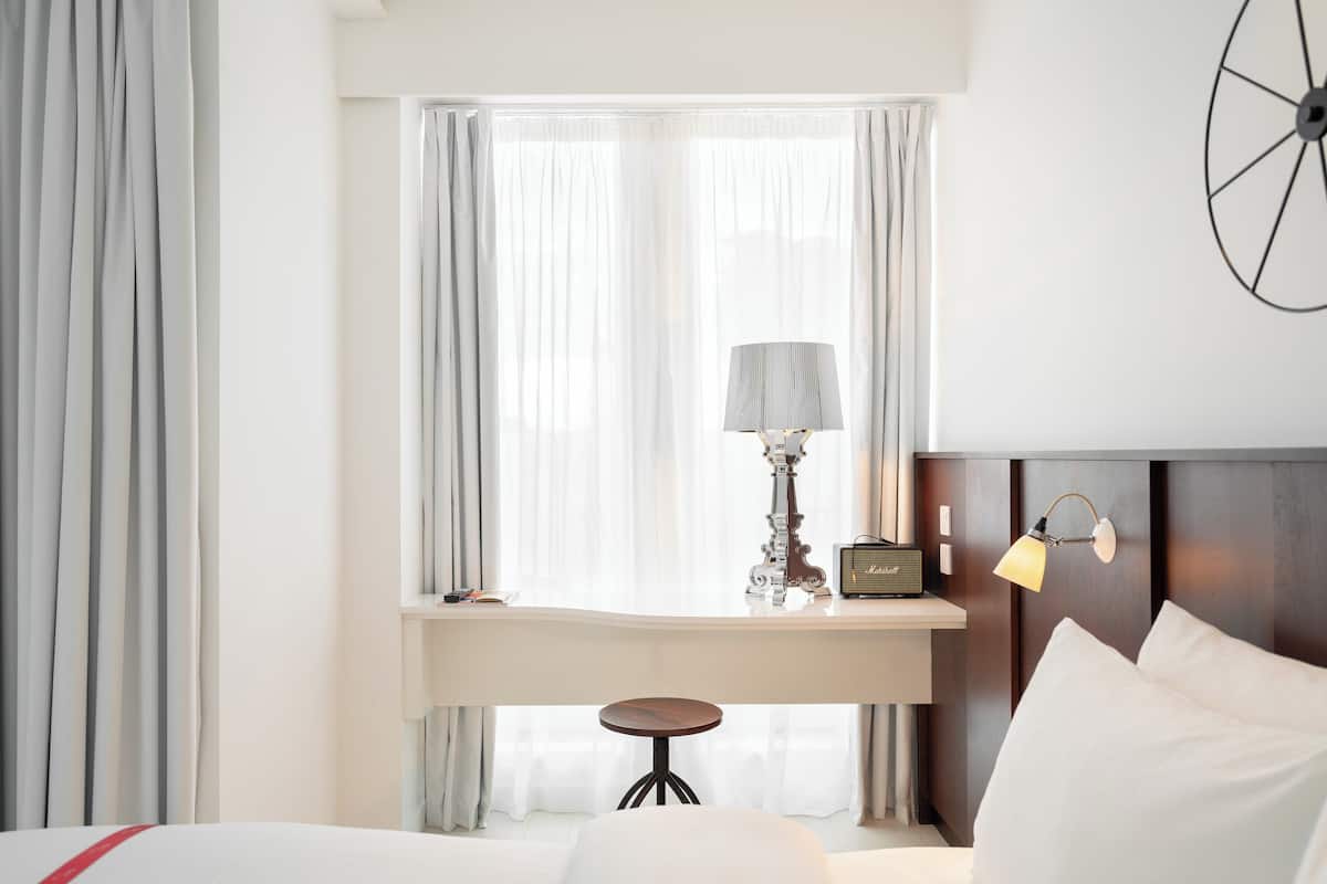 Room, 1 Queen Bed, Balcony (Wow)