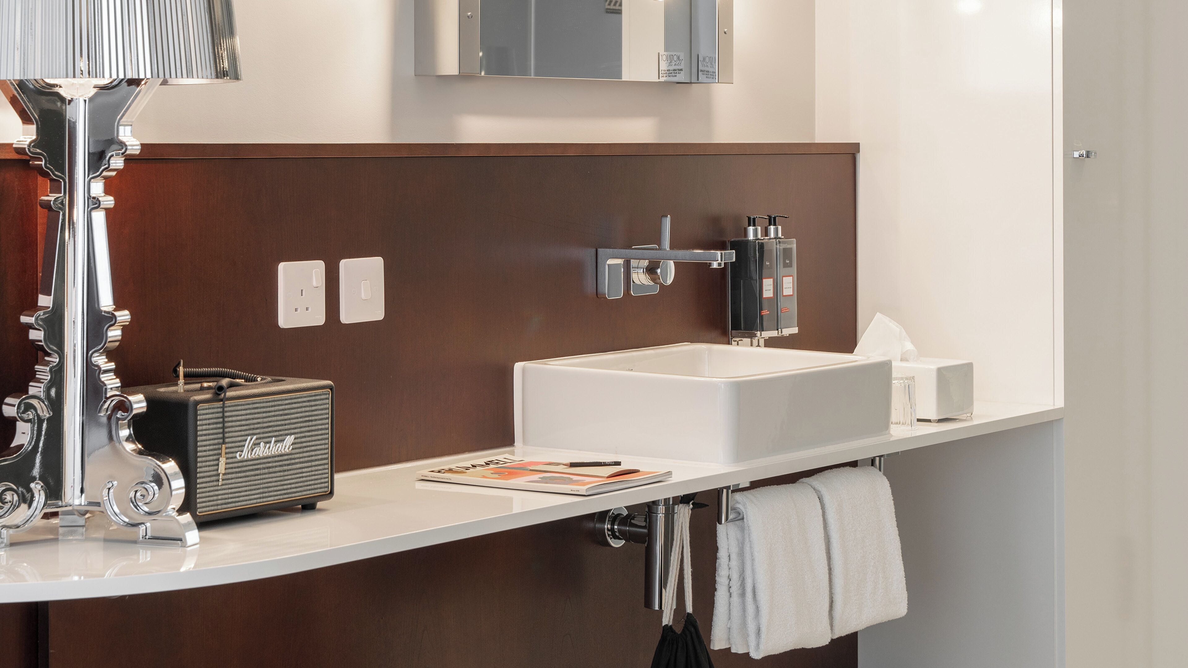 客房, 1 张大床 (Lovely) | 高档床上用品、客房内保险箱、特色装修、特色家居