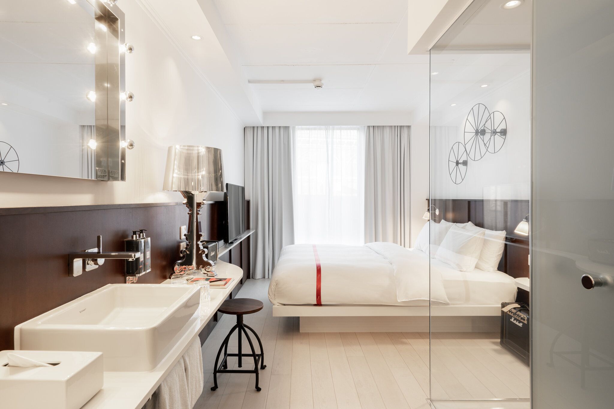 Premium bedding, in-room safe, individually decorated