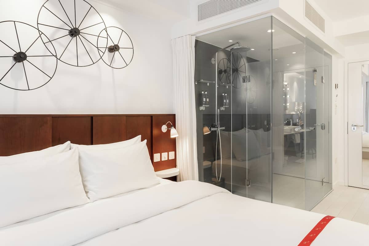 Room, 1 Queen Bed (Nest)