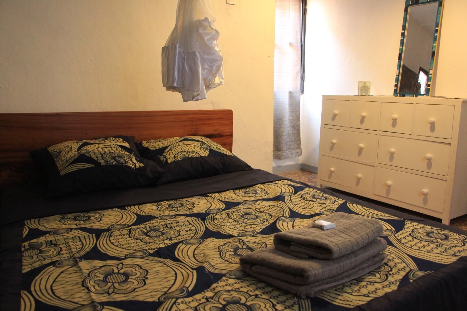 desk, laptop workspace, free wifi, bed sheets