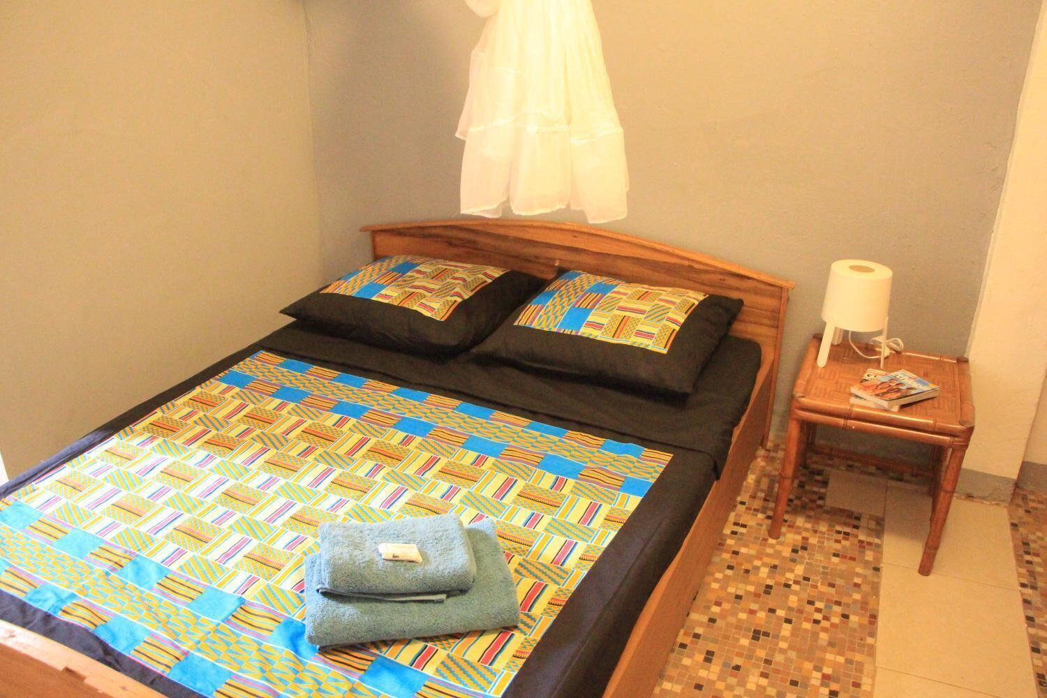 desk, laptop workspace, free wifi, bed sheets