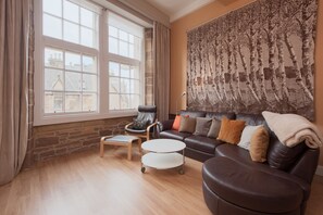 Living area - Silver Lining Royal Mile Mansion (Edinburgh)