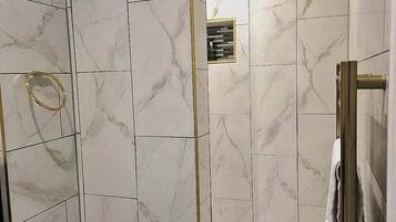 Habitación panorámica doble, baño privado | Baño