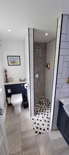 Chambre supérieure avec lits jumeaux, vue sur le jardin (Royal Oak ) | Salle de bain
