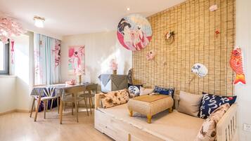 Elite Duplex | Premium bedding, down duvets, individually decorated, desk