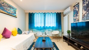 Apartemen Elite, 2 kamar tidur, pemandangan kota | Area keluarga | Smart TV dan smart speaker