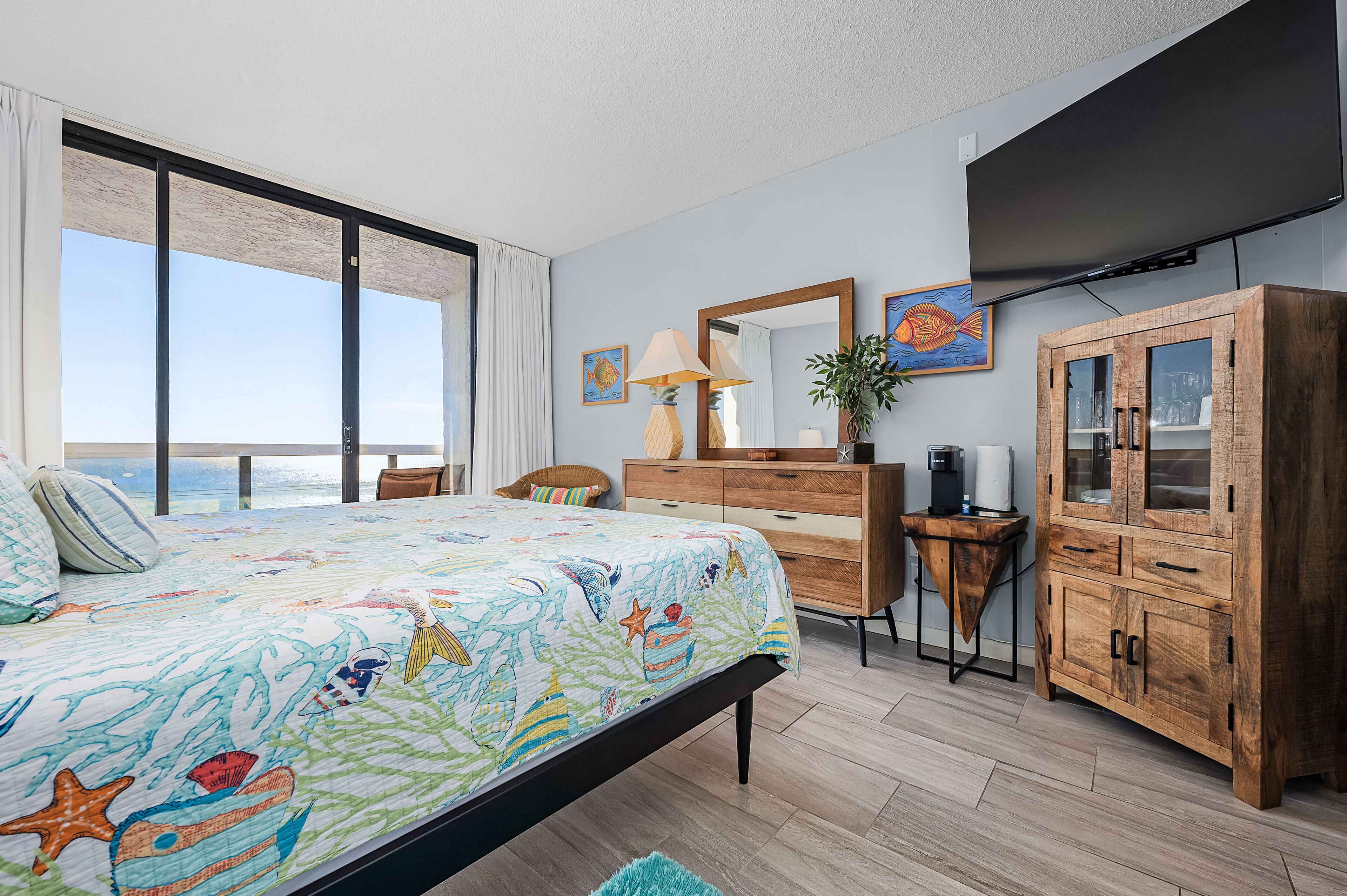 Suke's Ocean View! FREE Beach SRVC, Private Balcony!