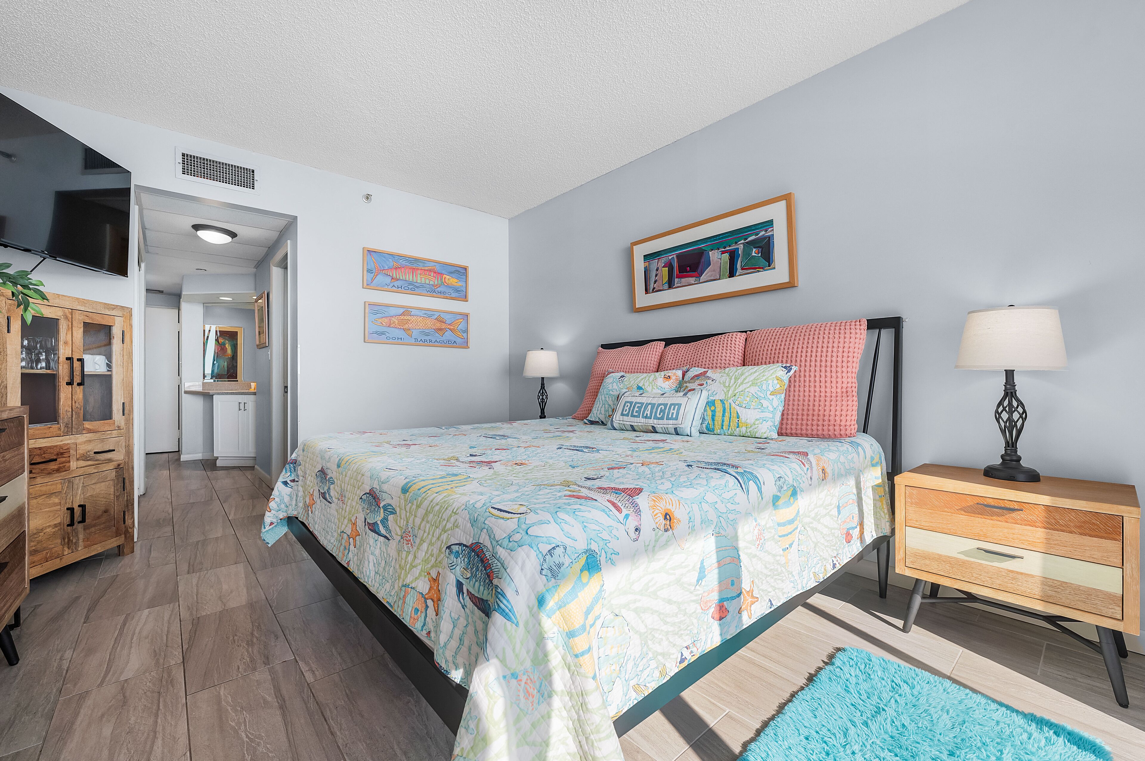 Suke's Ocean View! FREE Beach SRVC, Private Balcony!