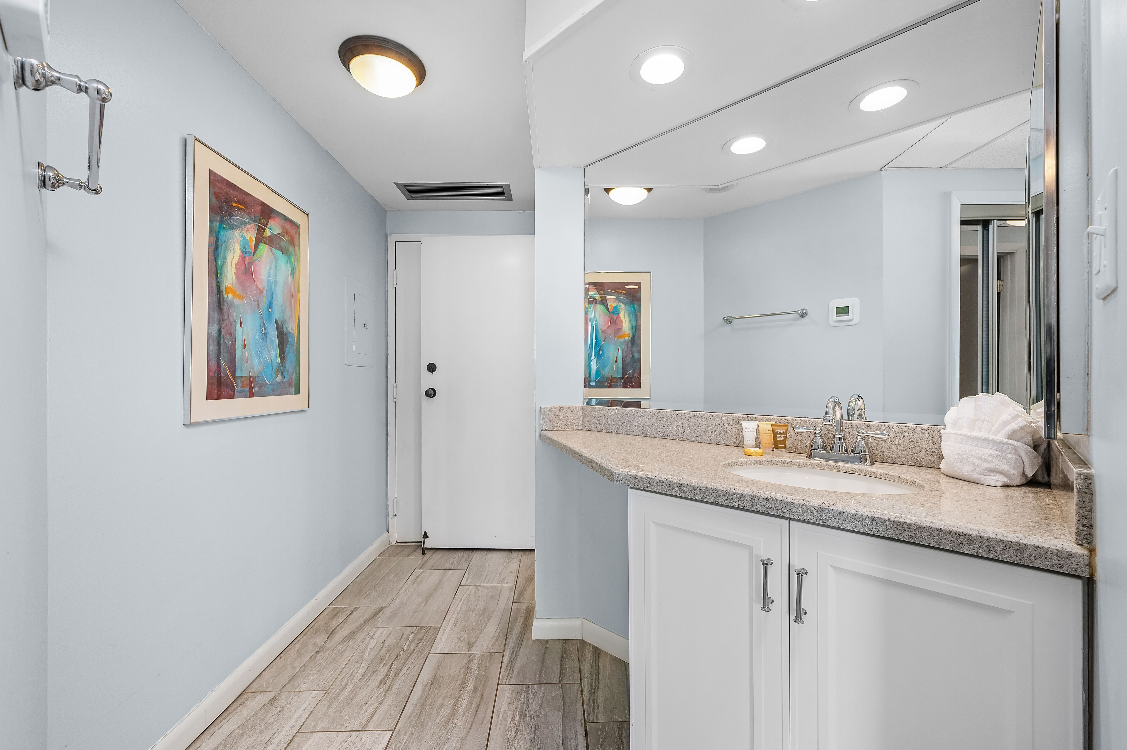 Suke's Ocean View! FREE Beach SRVC, Private Balcony!