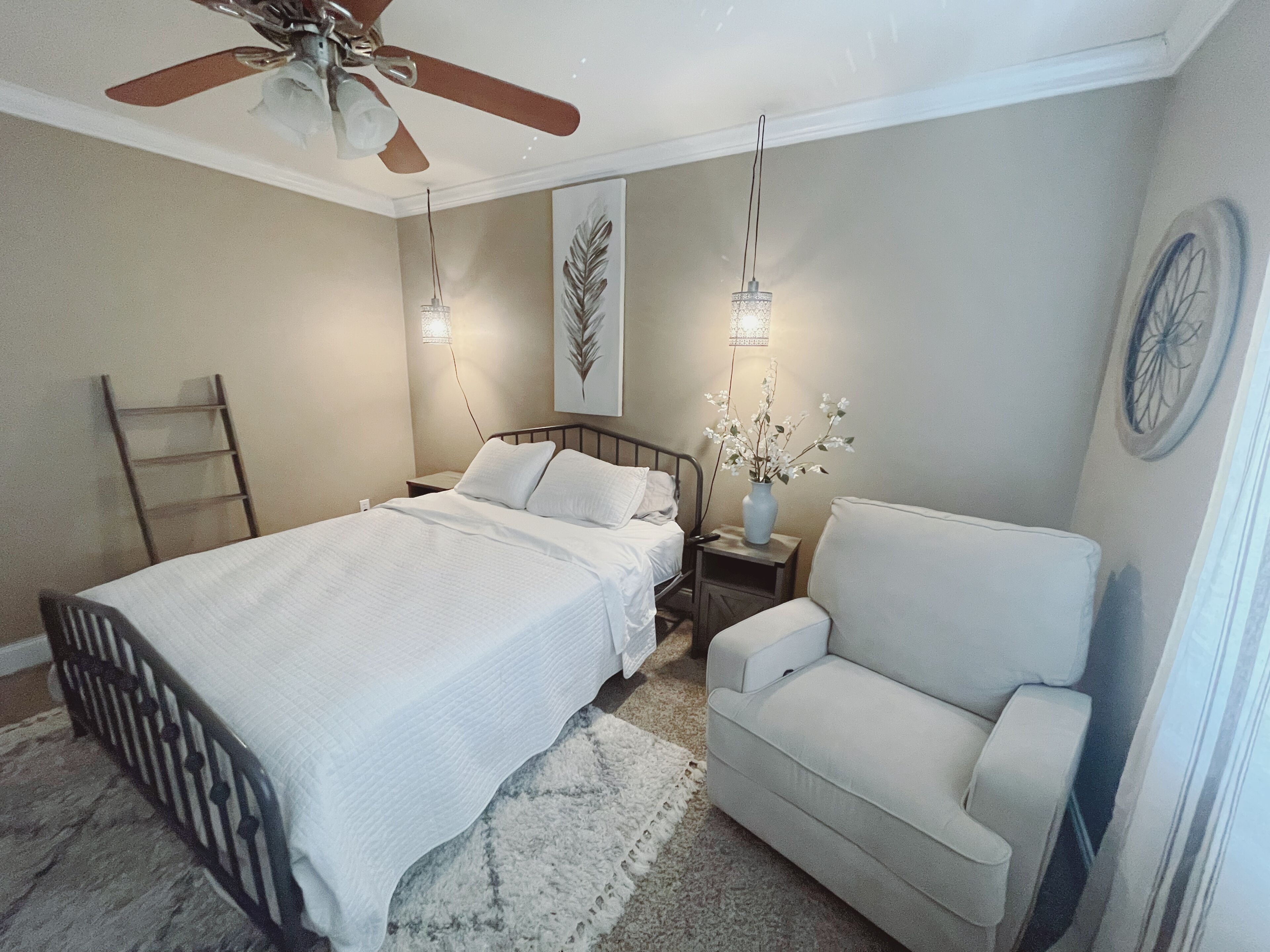 Private, Quietly Located 2bd 1ba with beautiful deck 