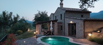 Rustikales Steinhaus mit einem modernen Touch