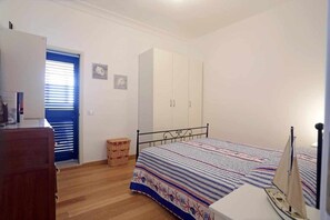 3 chambres, fer et planche à repasser, accès à Internet, literie fournie