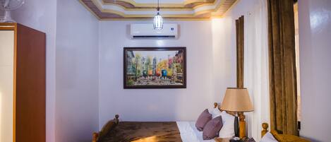 Tallelokero huoneessa, ilmainen Wi-Fi, vuodevaatteet