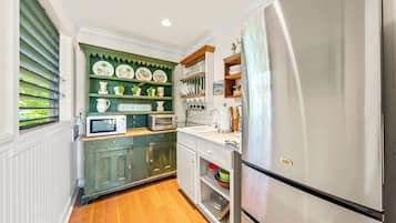 Fridge, microwave, coffee/tea maker, electric kettle