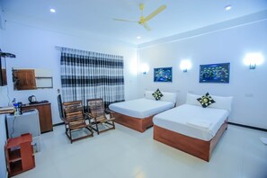 10 عدّة غرف نوم وخزنة داخل الغرفة وواي فاي