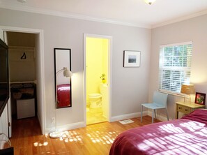 2 slaapkamers, een strijkplank/strijkijzer, gratis wifi, beddengoed