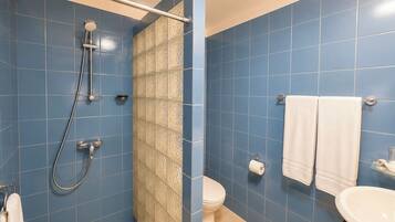 Deluxe Double Room | Bathroom