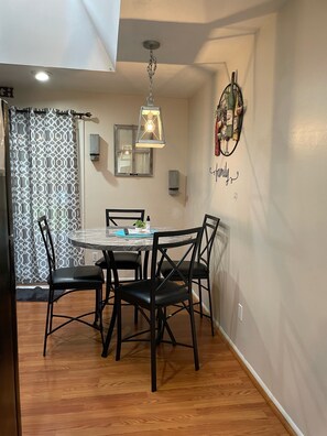 Dining - Dover DE firefly, nascar, lacrosse, nurses casino military (Dover)