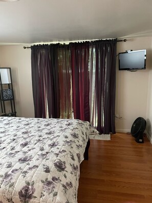 4 bedrooms, iron/ironing board, WiFi, bed sheets - Dover DE firefly, nascar, lacrosse, nurses casino military (Dover)