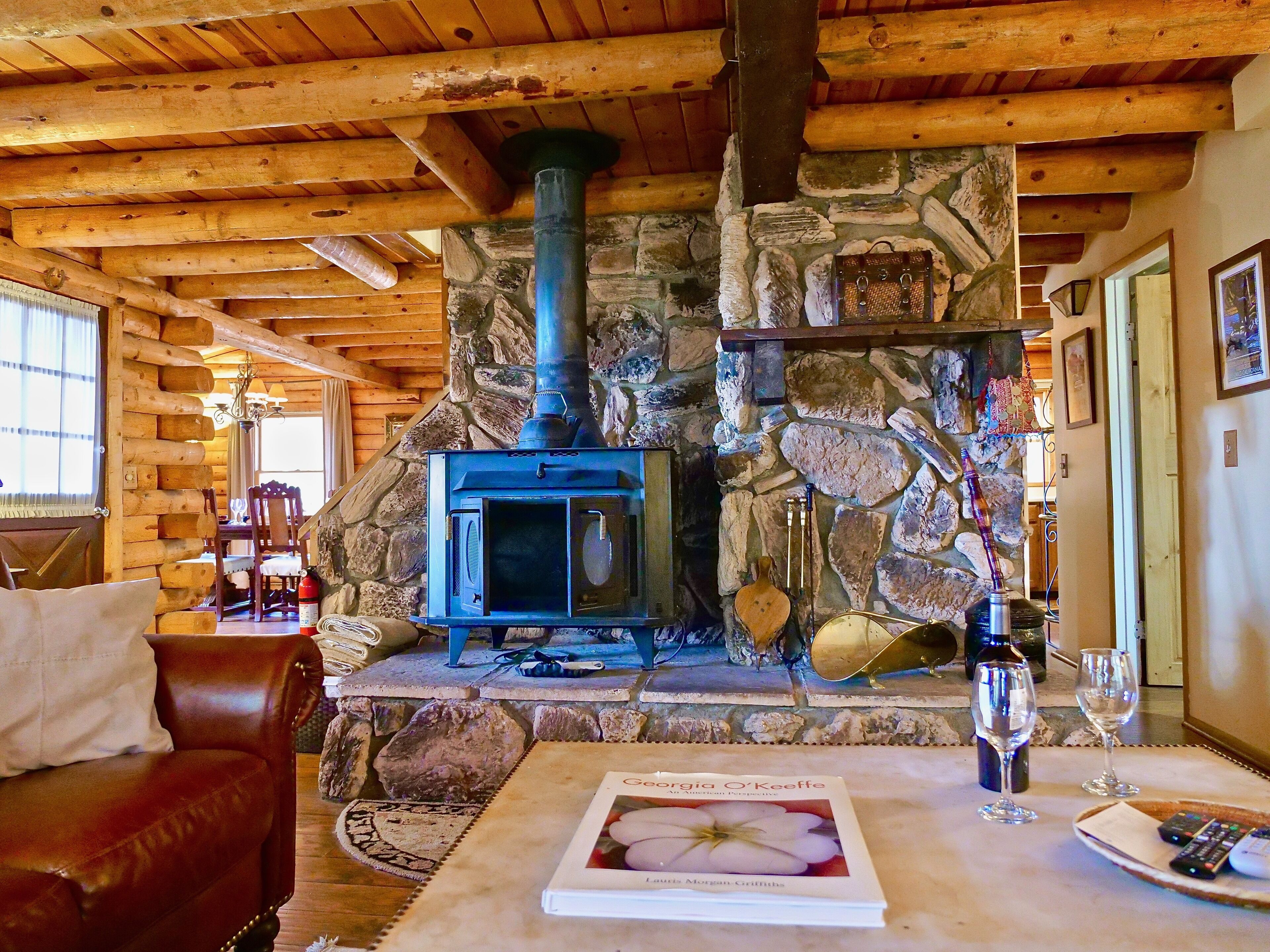 San Jacinto Lodge: Hot Tub, Walk to Town, Views, NEW LISTING
