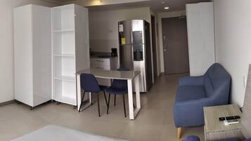 Iron/ironing board, free WiFi, bed sheets