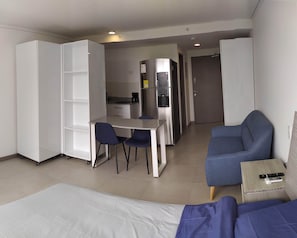 Fer et planche à repasser, Wi-Fi gratuit, draps fournis