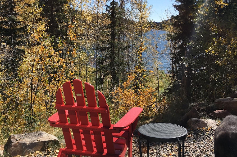 Lakeside Adventurer's Cabin