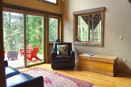 Interior. Lakeside Adventurer's Cabin