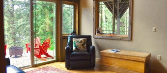 Lakeside Adventurer's Cabin