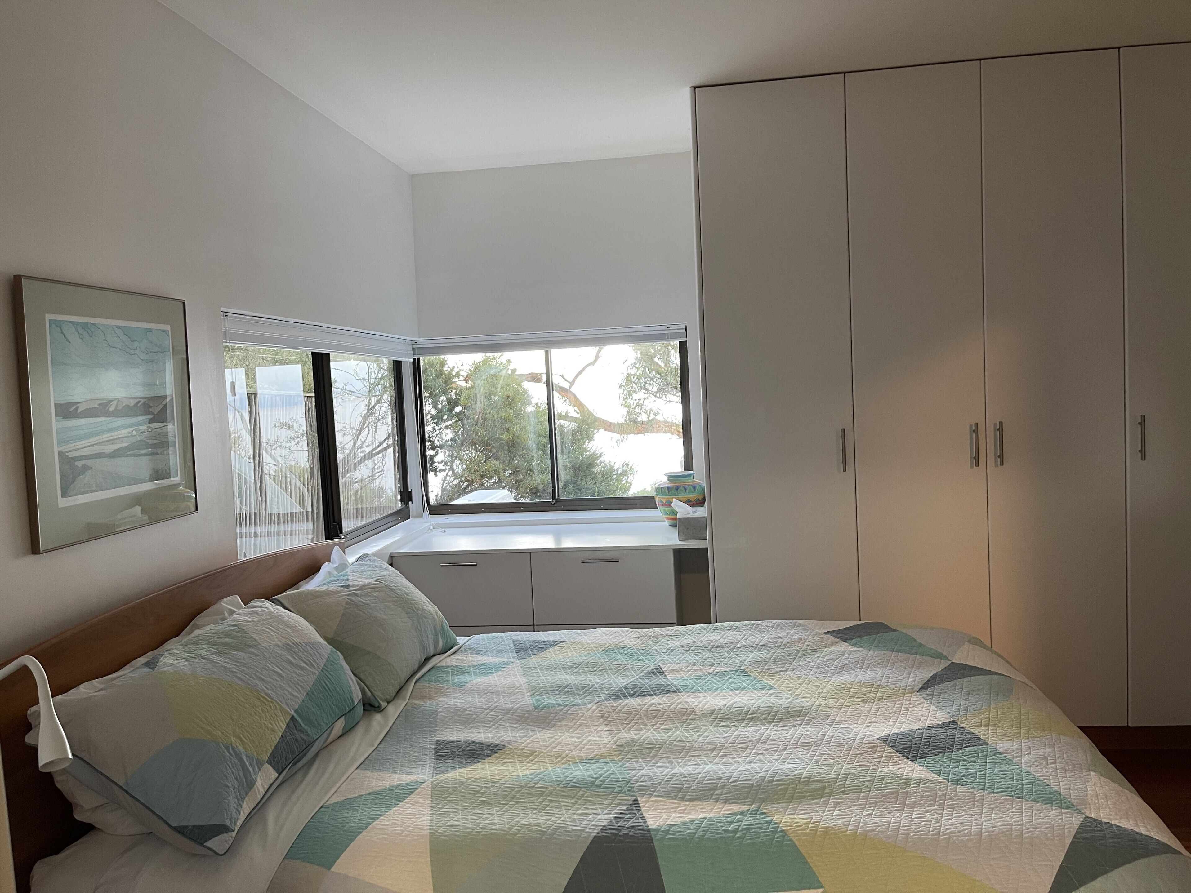 Beachside Taroona with Spa — image 9