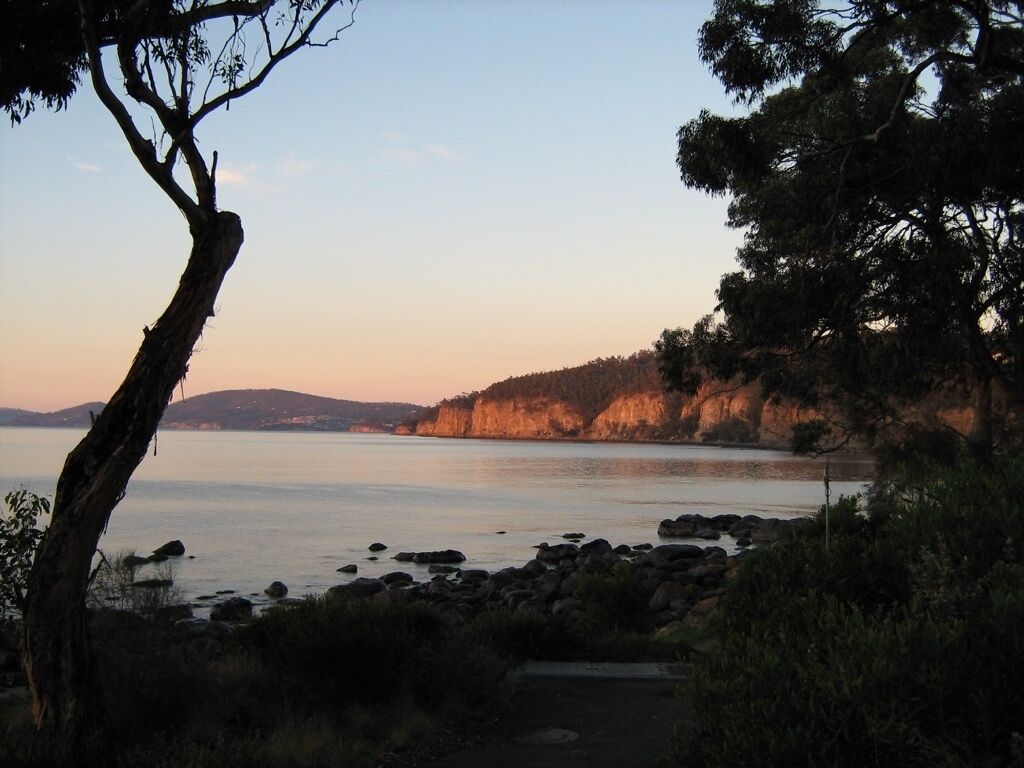 Beachside Taroona with Spa — image 17