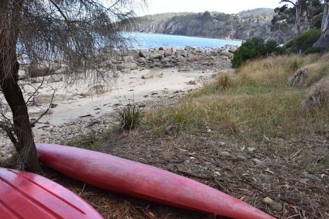 Beachside Taroona with Spa — image 15