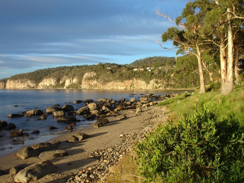 Beachside Taroona with Spa — image 18