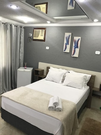 Free WiFi, bed sheets, wheelchair access. JSA Hotel