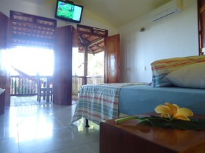 Minibar, escritorio, wifi gratis y ropa de cama 