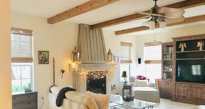 Beautiful Oasis with pool, walking distance from Rainbow river