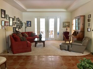 Smart TV, fireplace, DVD player, books