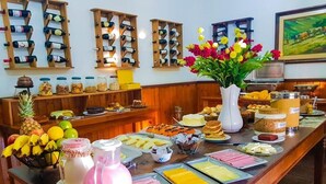 Tägliches inbegriffenes großes Frühstück